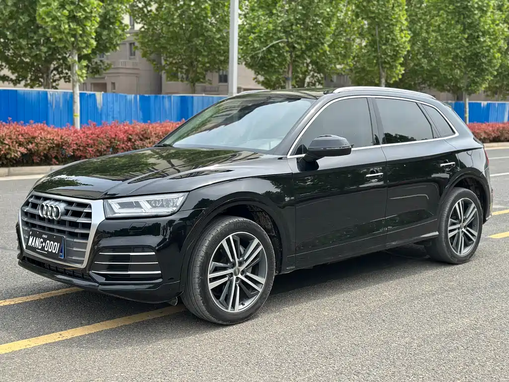 Audi Q5L 2021 — фото 1