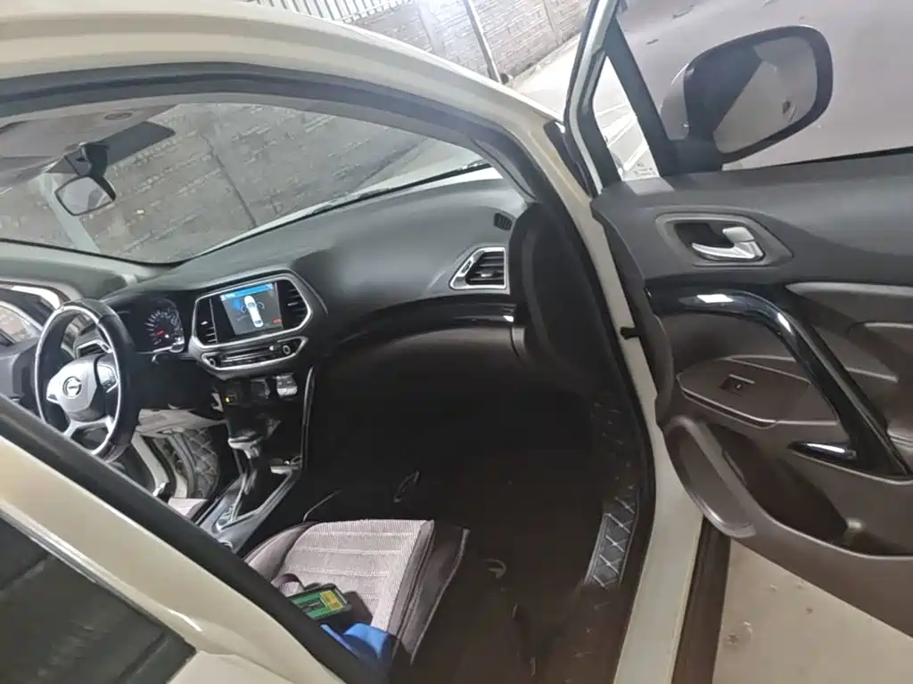 GAC Trumpchi GS4 2015 — фото 9