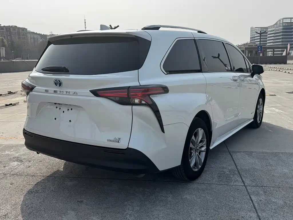 Toyota Sienna 2023 — фото 8