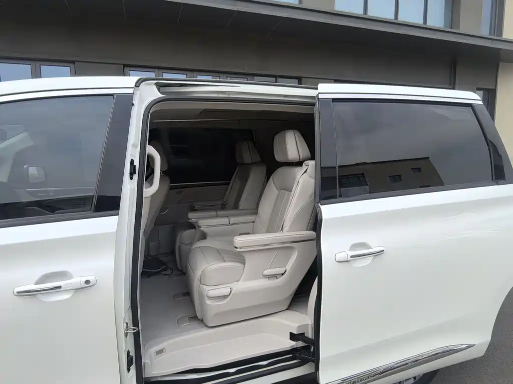 GAC Motor Trumpchi M8 2018 — фото 9