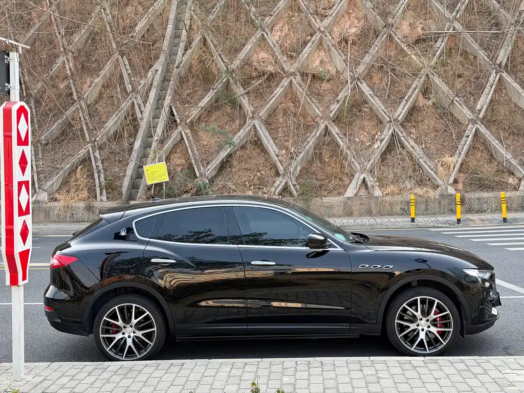Maserati Levante 2019 — фото 4