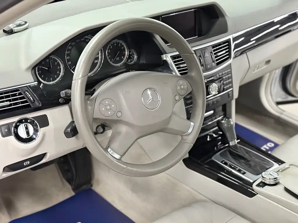 Mercedes-Benz E-Class 2010 — фото 15