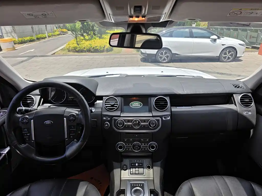 Land Rover Discovery 2015 — фото 7