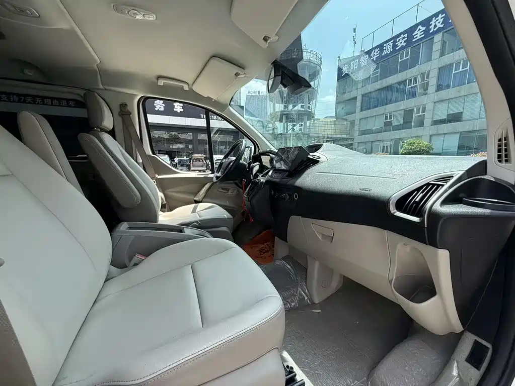 Ford Tourneo 2017 — фото 14