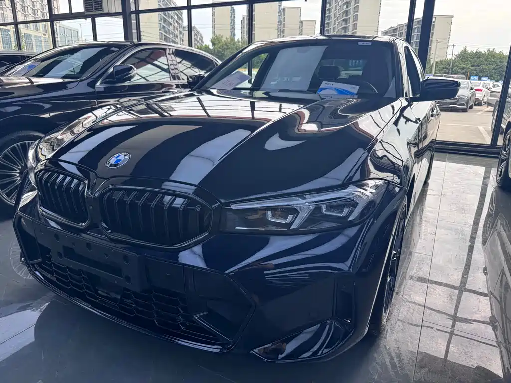 BMW 3 Series 2025 — фото 1