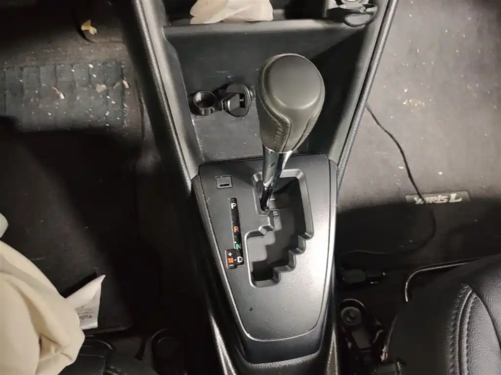 Toyota Yaris L 2020 — фото 21