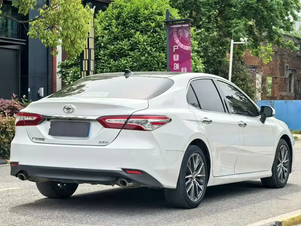 Toyota Camry 2022 — фото 7