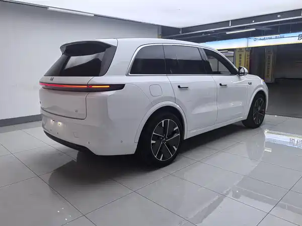 Li Auto L8 2025