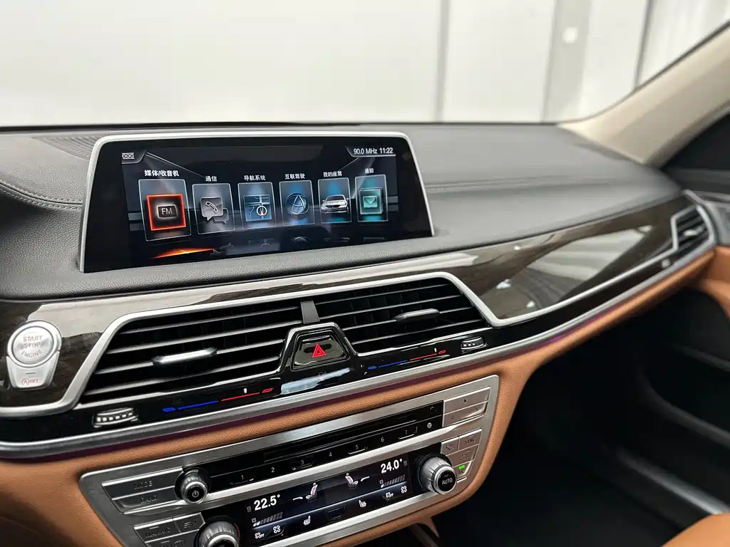 BMW 7 Series 2016 — фото 25