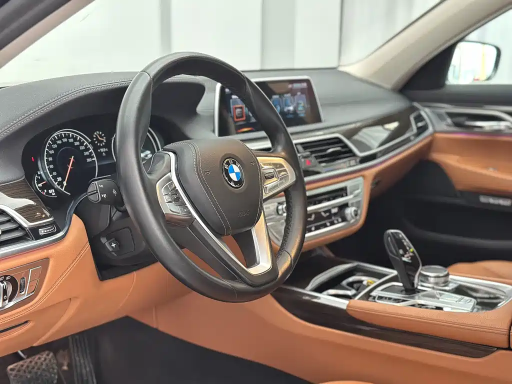 BMW 7 Series 2016 — фото 14