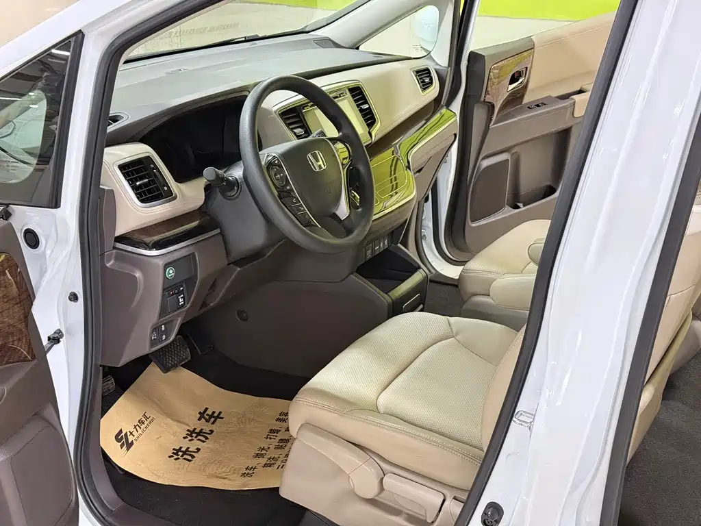 Honda Odyssey 2018 — фото 11