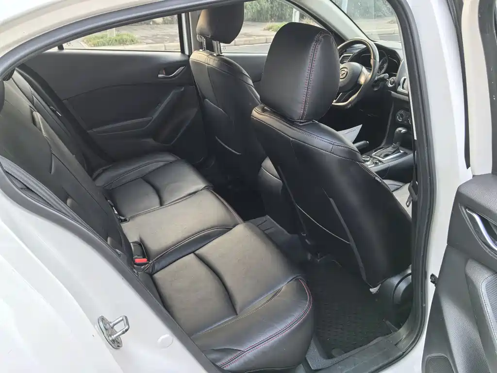 Mazda 3 Axela 2016 — фото 11