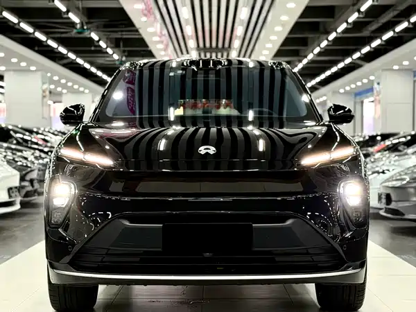 NIO ES8 2024