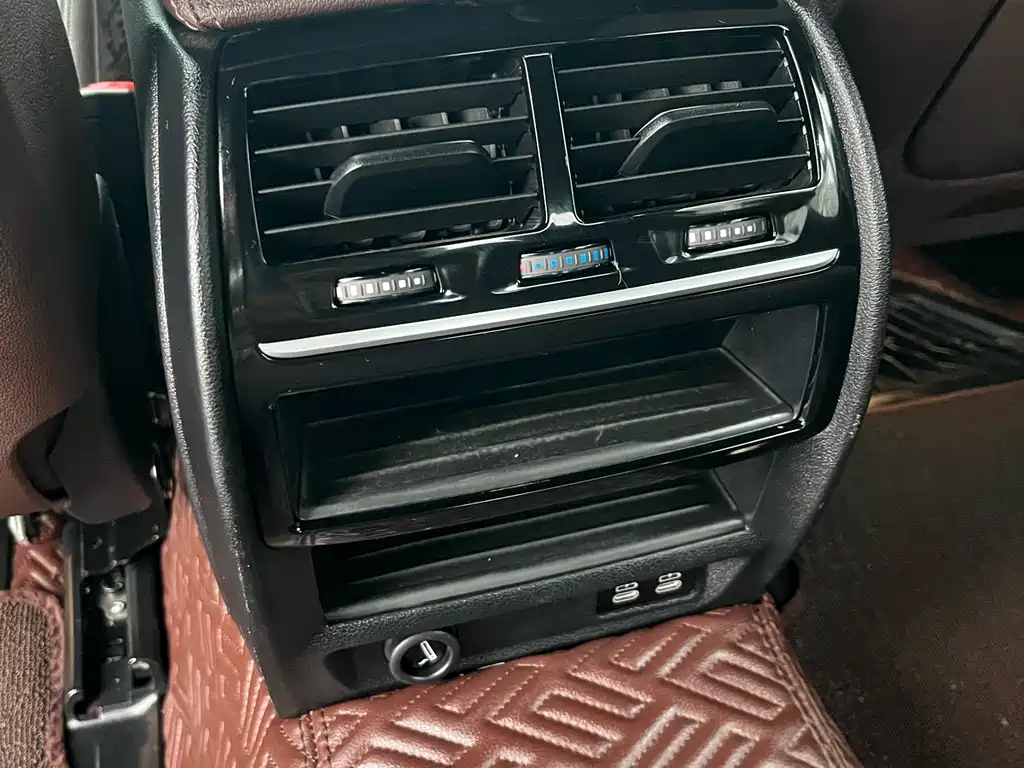 BMW 5 Series New Energy 2023 — фото 13