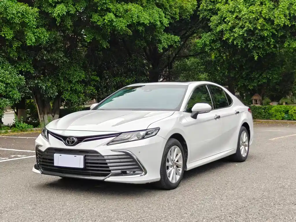 Toyota Camry 2022 — фото 3