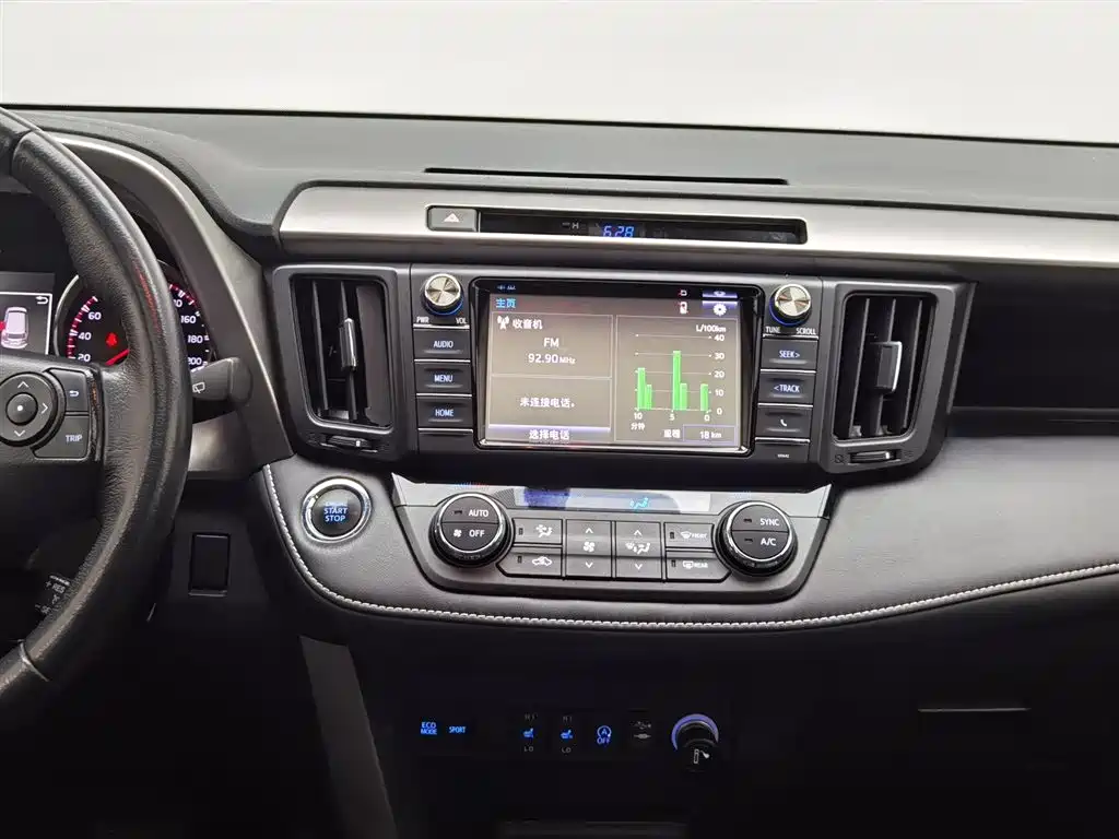 Toyota RAV4 2018 — фото 12