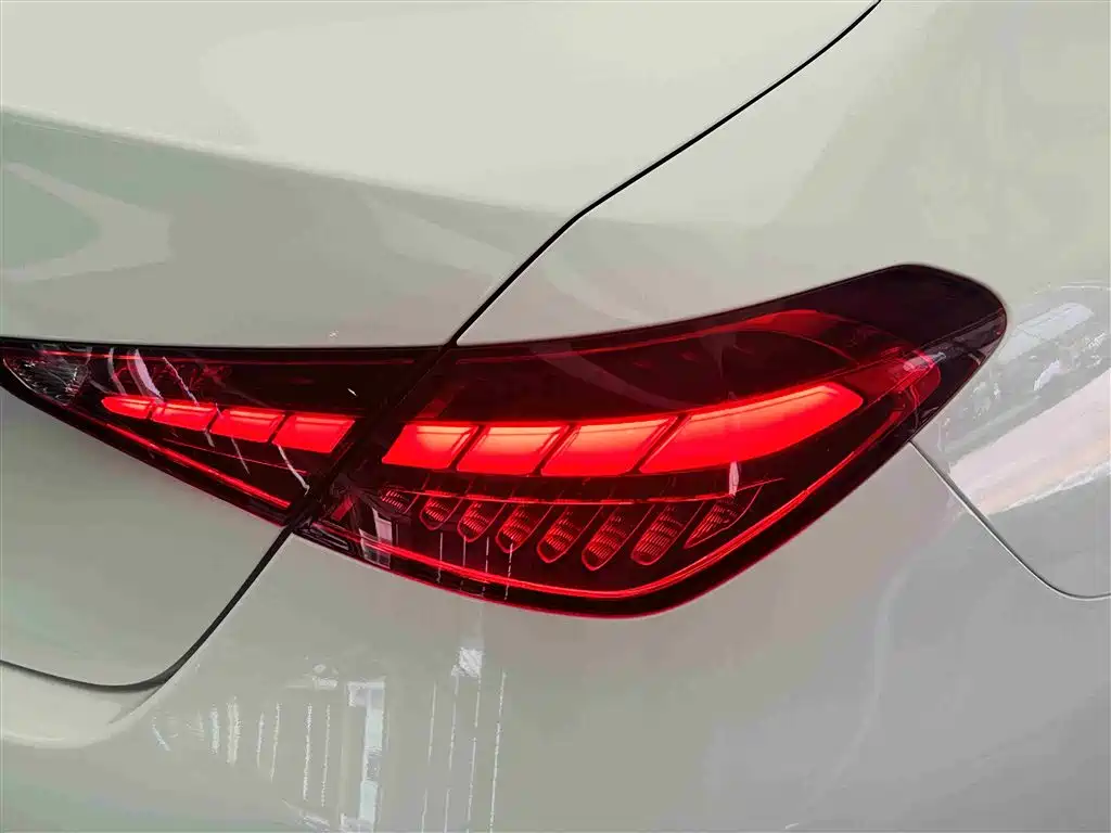 Mercedes-Benz C-Class 2023 — фото 12