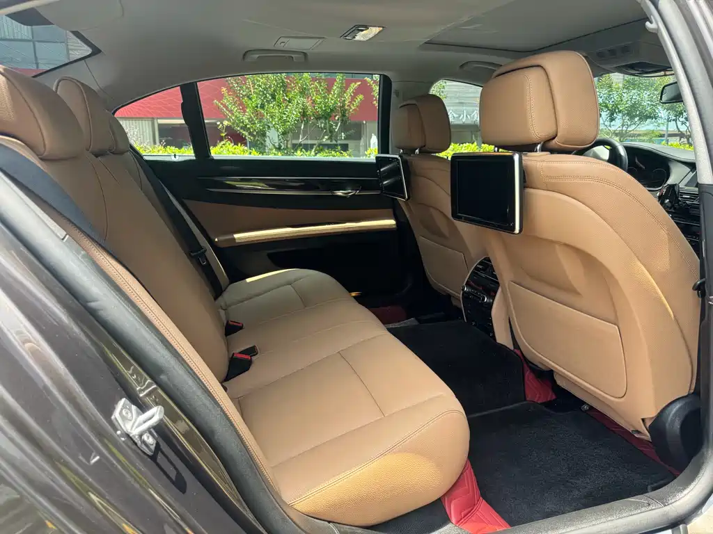 BMW 7 Series 2015 — фото 11