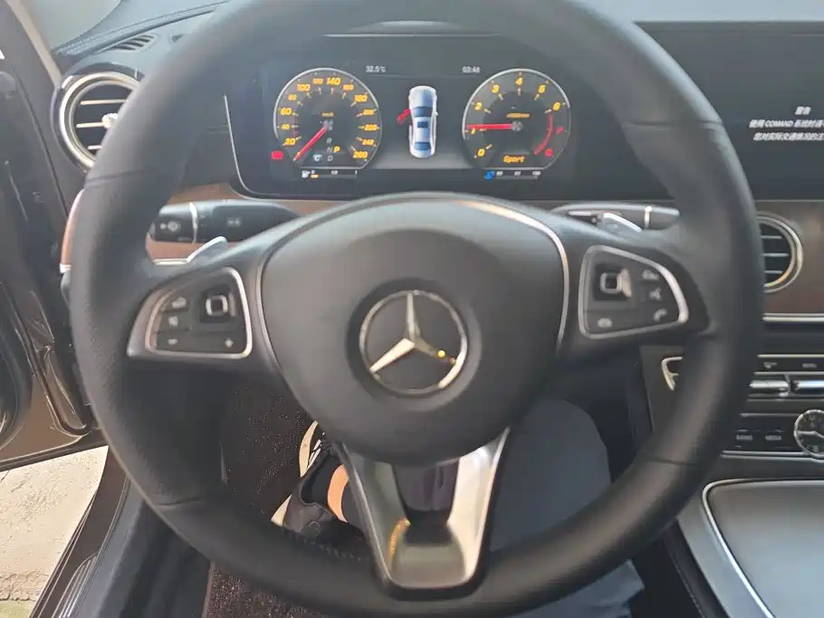 Mercedes-Benz E-Class 2017 — фото 15