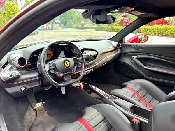 Ferrari F8 2020
