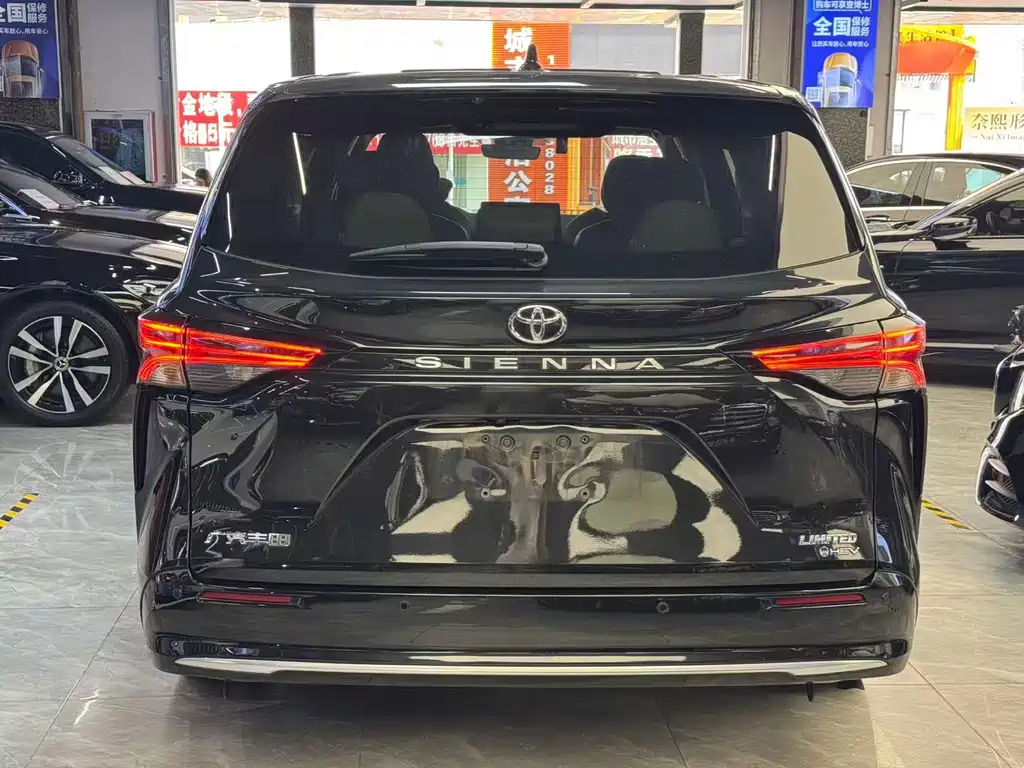 Toyota Sienna 2024 — фото 12