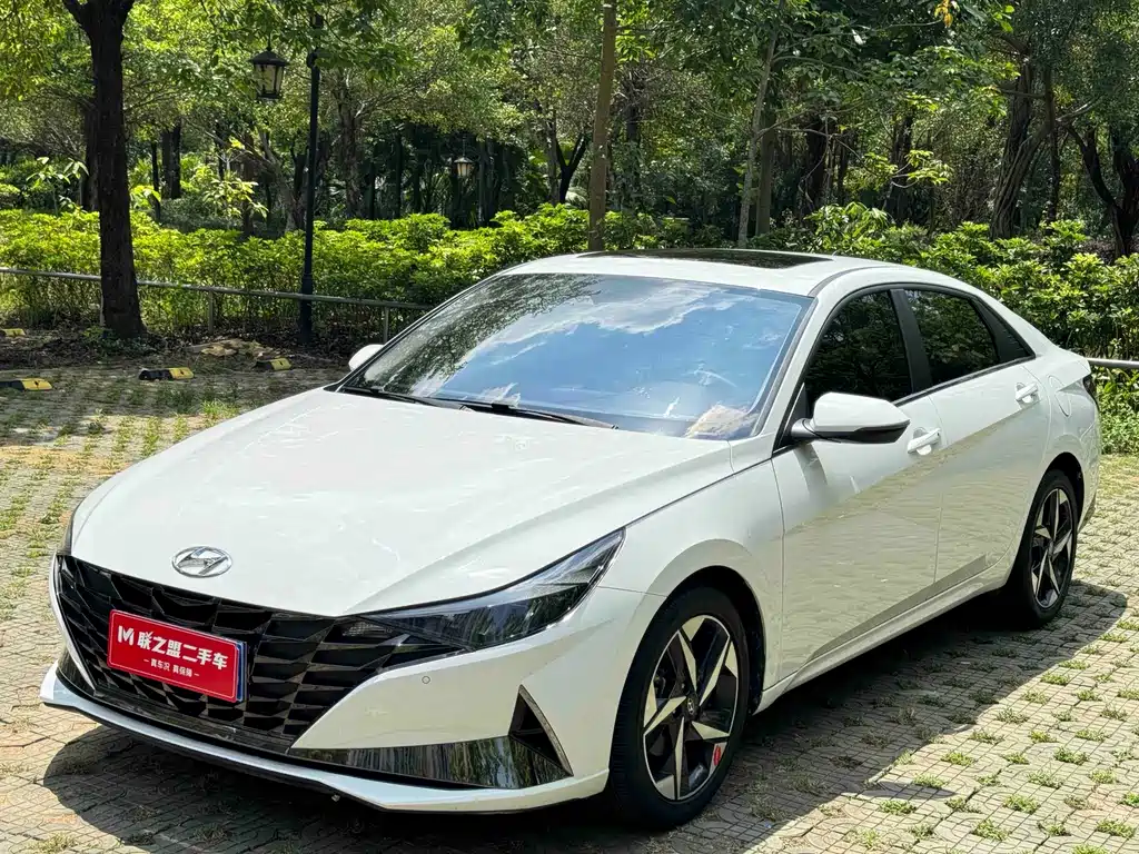 Hyundai Elantra 2022
