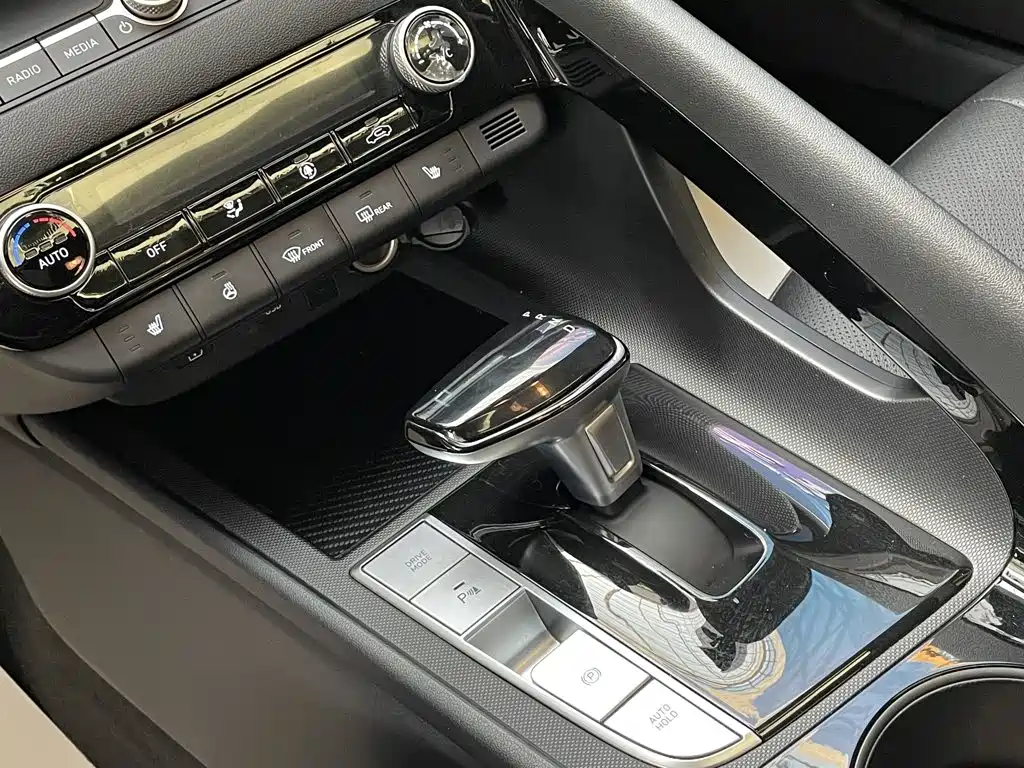 Hyundai Elantra 2024 — фото 10