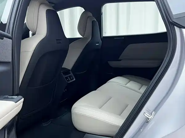 Volvo XC70 Plug-In Hybrid 2025