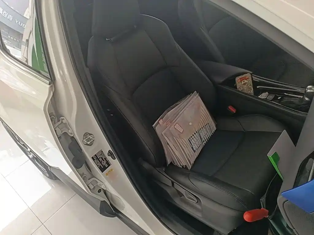 Toyota C-HR 2020 — фото 25