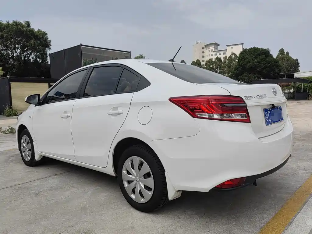 Toyota Yaris L 2019 — фото 9