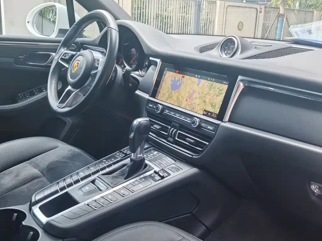 Porsche Macan 2018 — фото 13