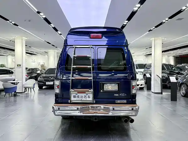 Ford E350 2011