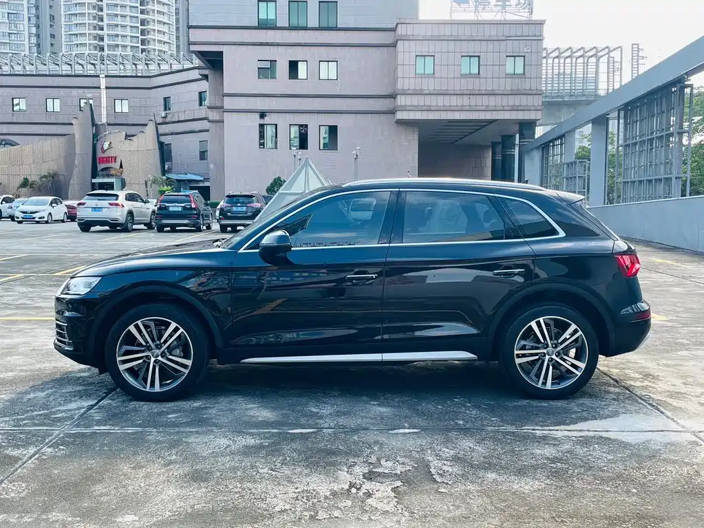 Audi Q5L 2020 — фото 29