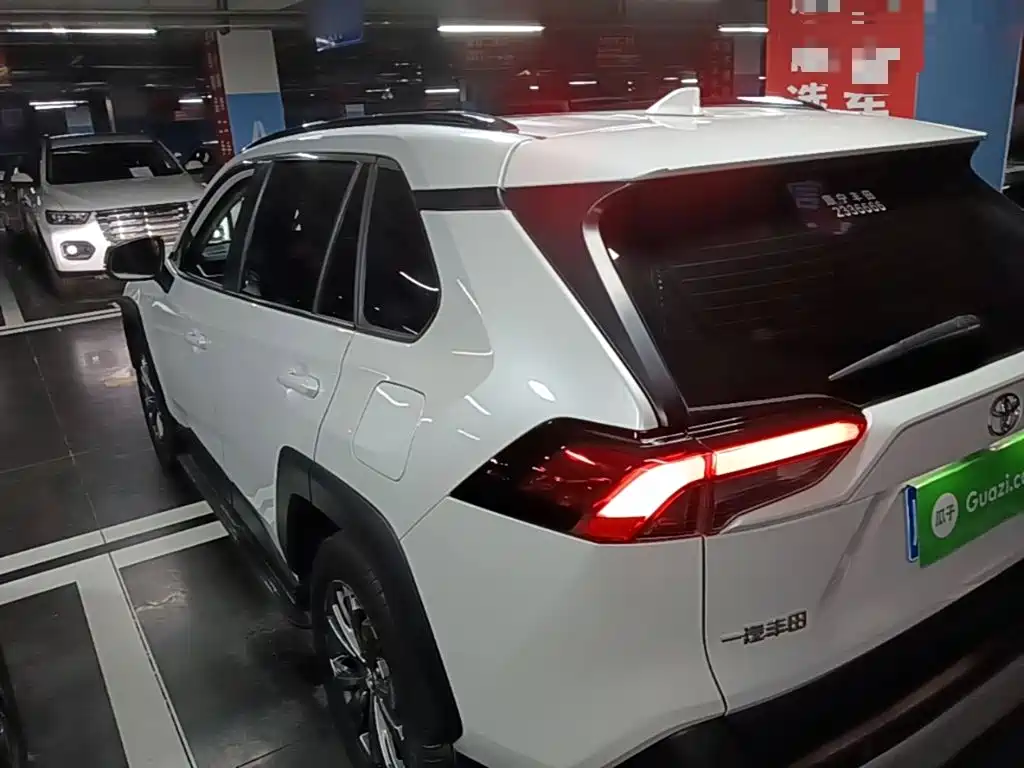Toyota RAV4 2024 — фото 5