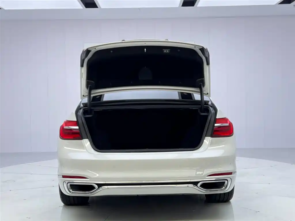 BMW 7 Series 2018 — фото 9
