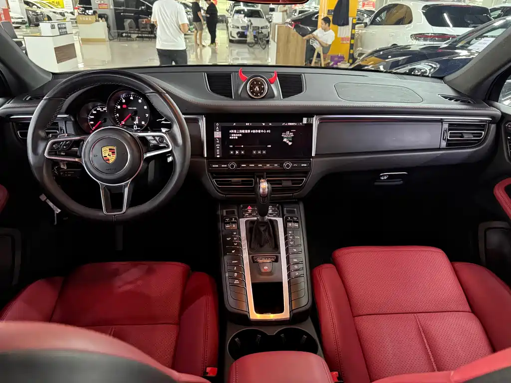 Porsche Macan 2021 — фото 14