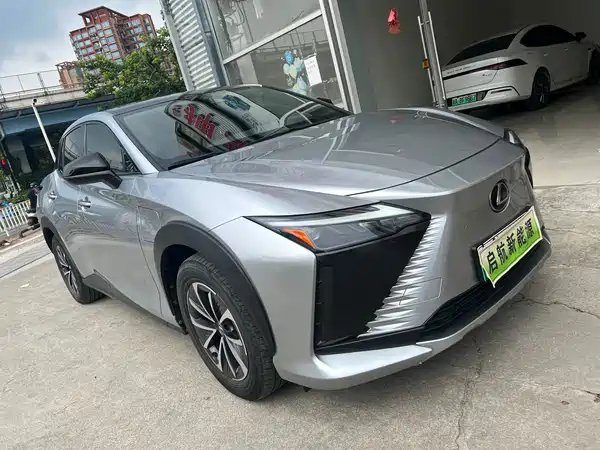 Lexus RZ 2023