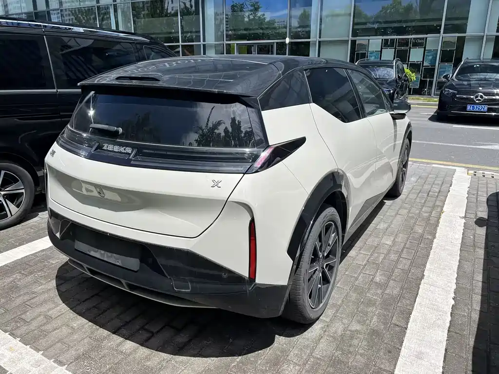 Zeekr X 2024
