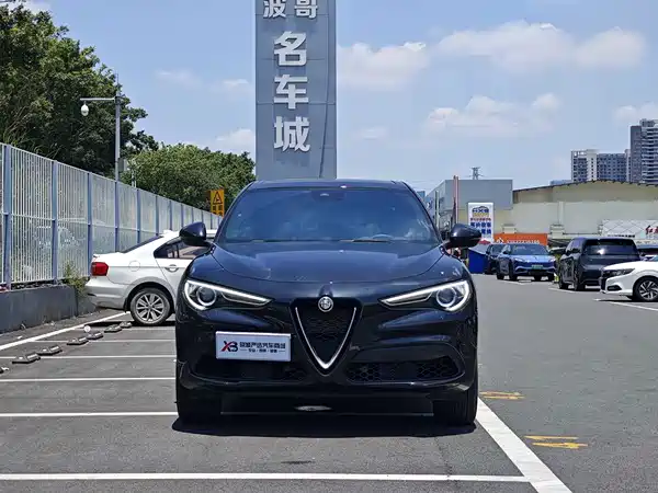 Alfa Romeo Stelvio 2023