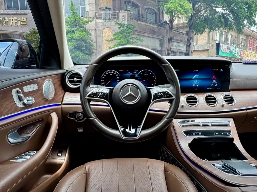 Mercedes-Benz E-Class 2023 — фото 9