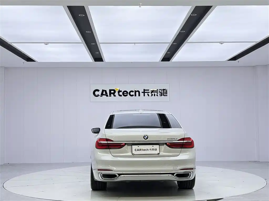 BMW 7 Series 2018 — фото 13