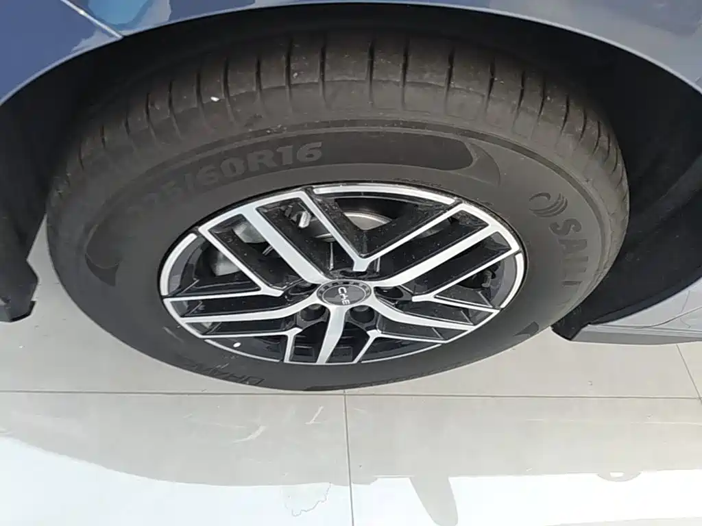 BYD Seal 05 DM-i 2025 — фото 23