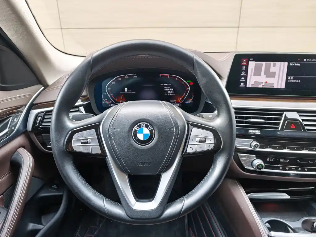BMW 5 Series 2020 — фото 12