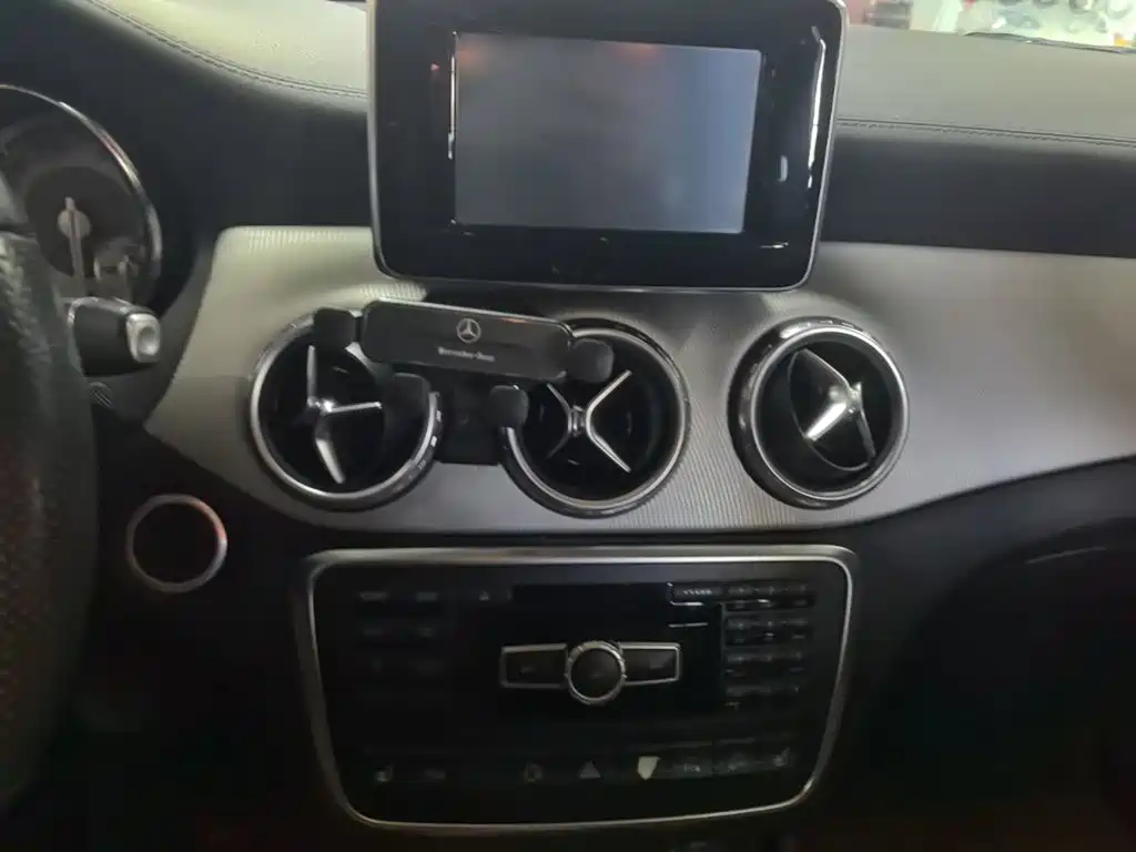 Mercedes-Benz GLA 2015 — фото 13