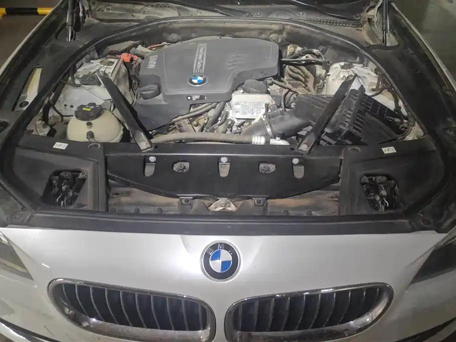 BMW 5 Series 2017 — фото 10
