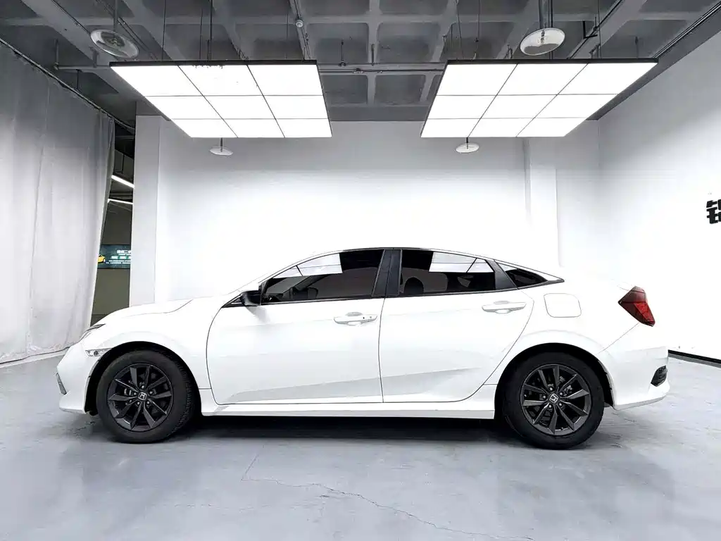 Honda Civic 2020 — фото 18