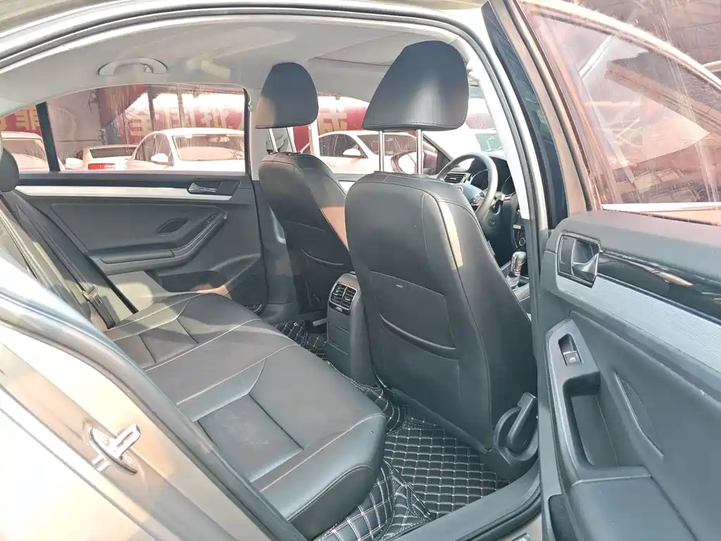 Volkswagen Sagitar 2017