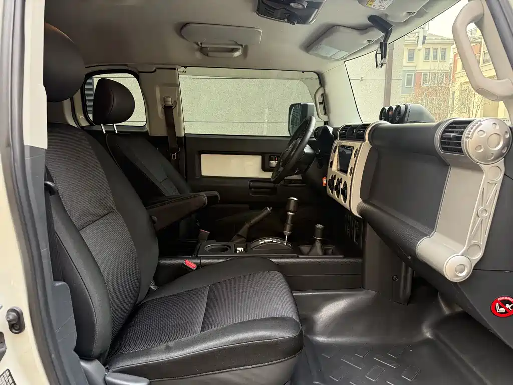Toyota FJ Cruiser 2020 — фото 11