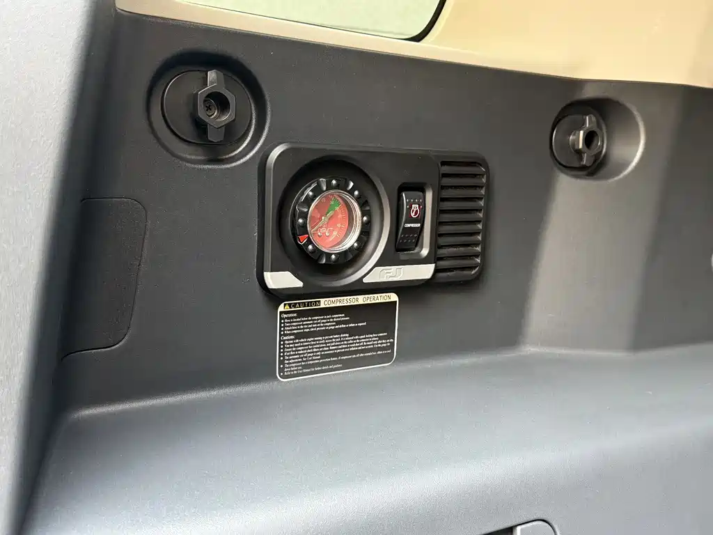 Toyota FJ Cruiser 2020 — фото 18