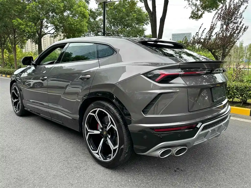 Lamborghini Urus 2021